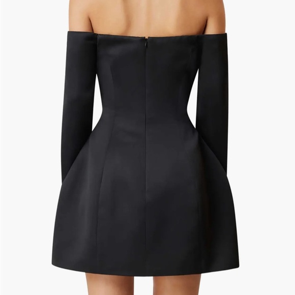 Elliatt Off the Shoulder Long sleeve Cocktail Mini Dress - Picture 2 of 4